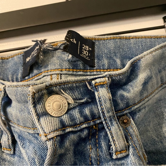 Abercrombie light wash straight Jean - Picture 3 of 4